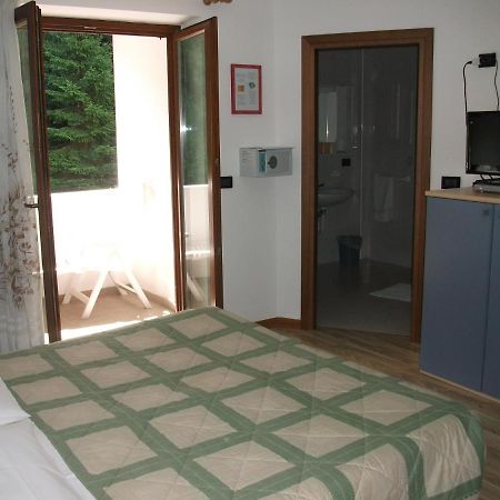 Hotel Genzianella Presenaio Bagian luar foto