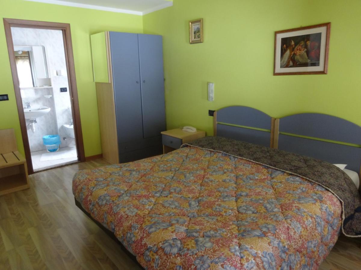 Hotel Genzianella Presenaio Bagian luar foto