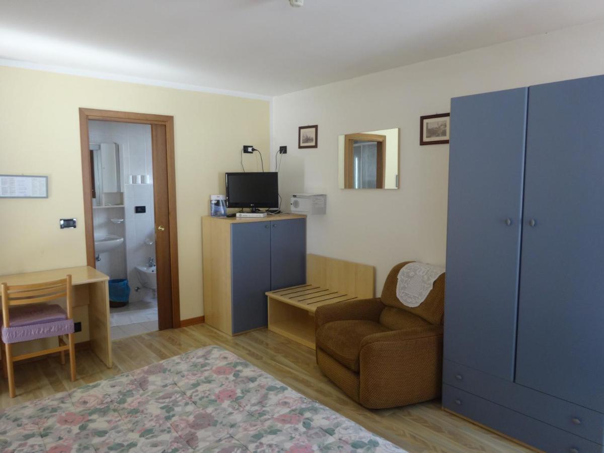 Hotel Genzianella Presenaio Bagian luar foto