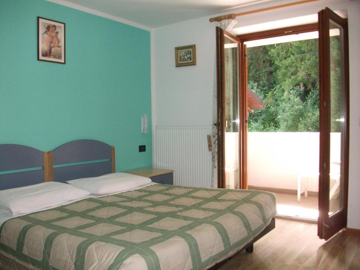 Hotel Genzianella Presenaio Bagian luar foto