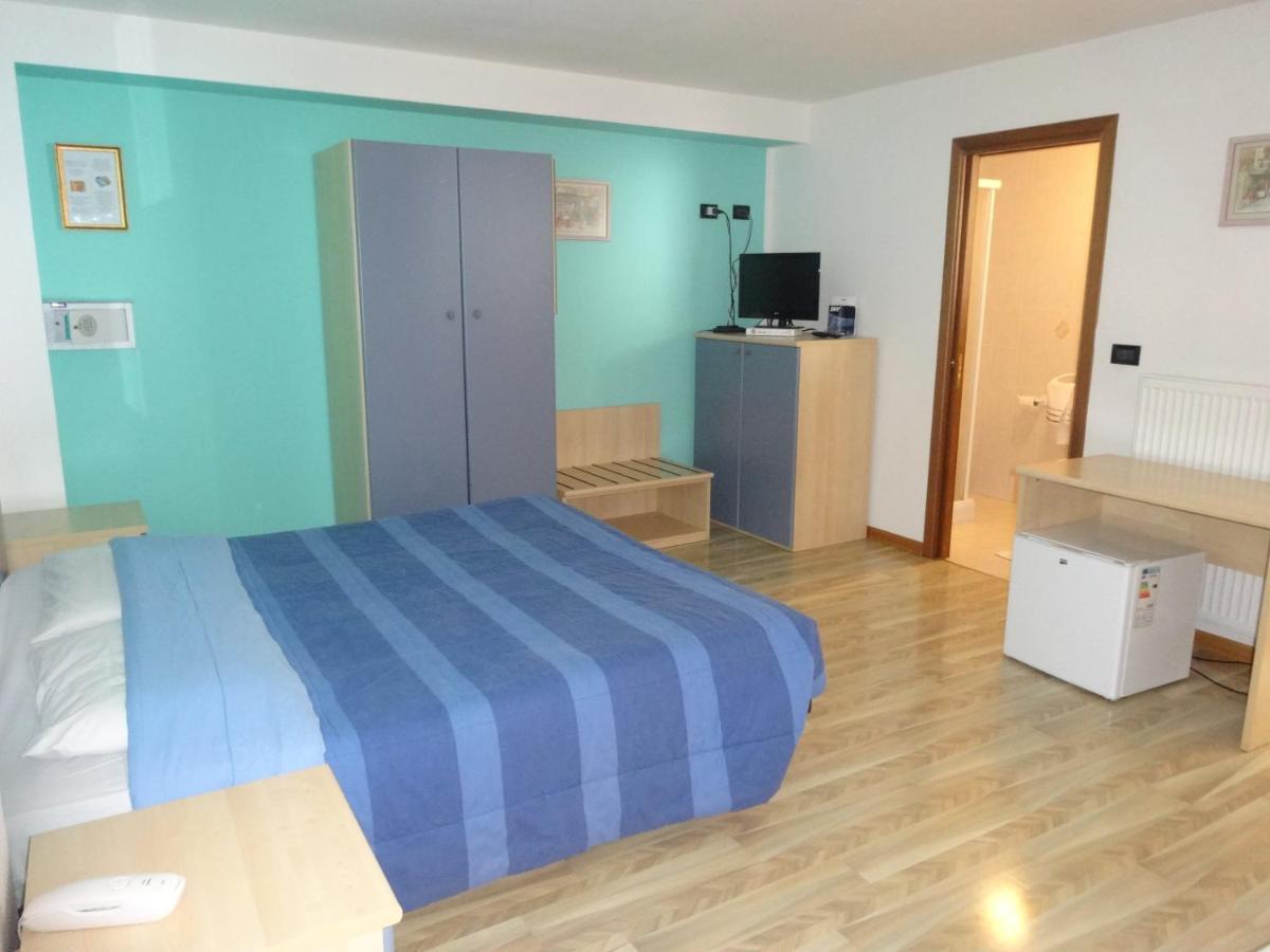 Hotel Genzianella Presenaio Bagian luar foto