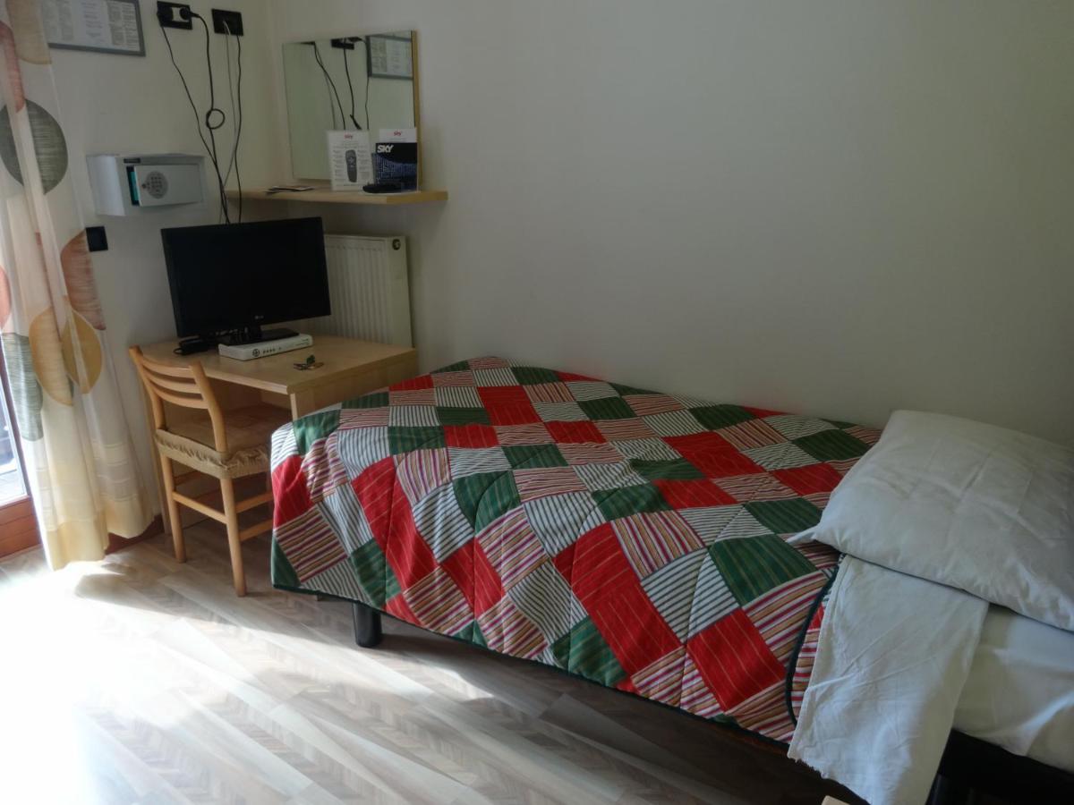 Hotel Genzianella Presenaio Bagian luar foto