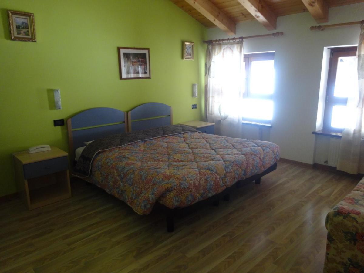 Hotel Genzianella Presenaio Bagian luar foto