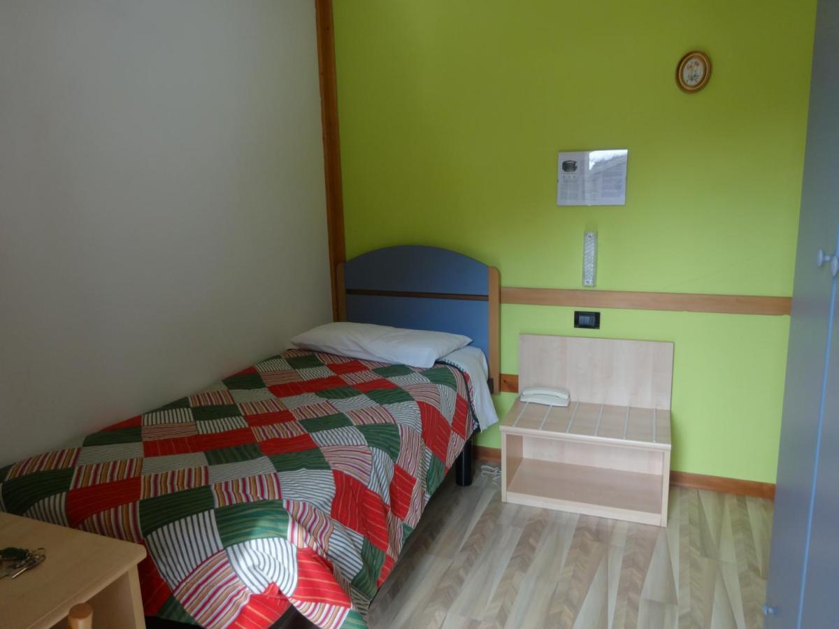 Hotel Genzianella Presenaio Bagian luar foto