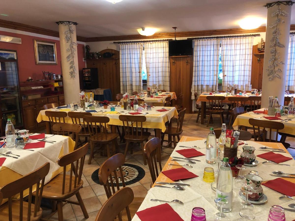 Hotel Genzianella Presenaio Bagian luar foto