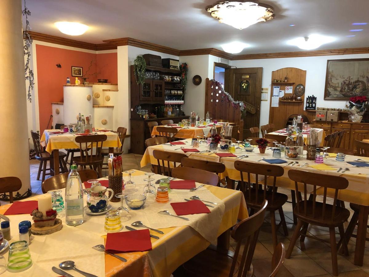 Hotel Genzianella Presenaio Bagian luar foto