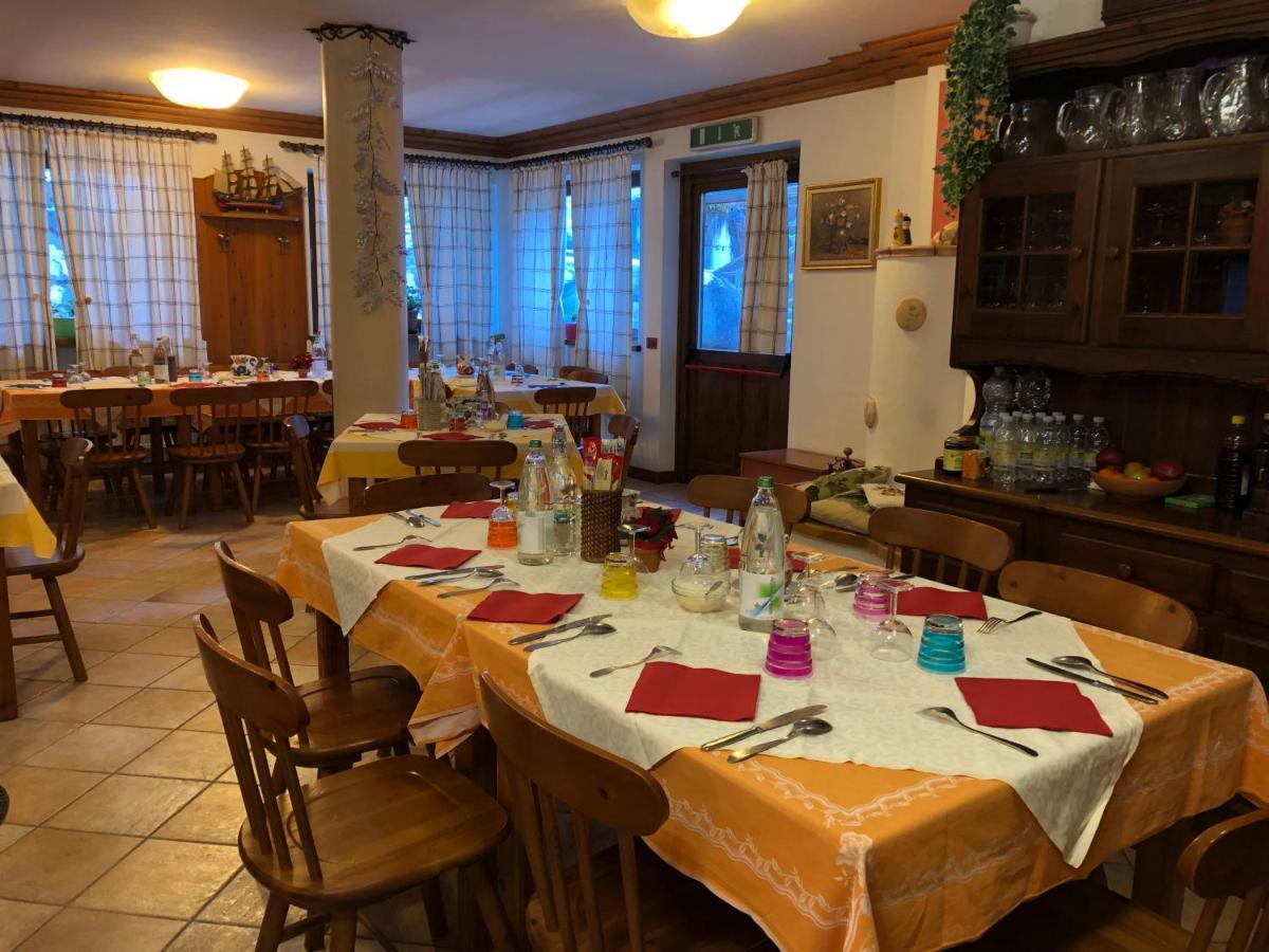 Hotel Genzianella Presenaio Bagian luar foto