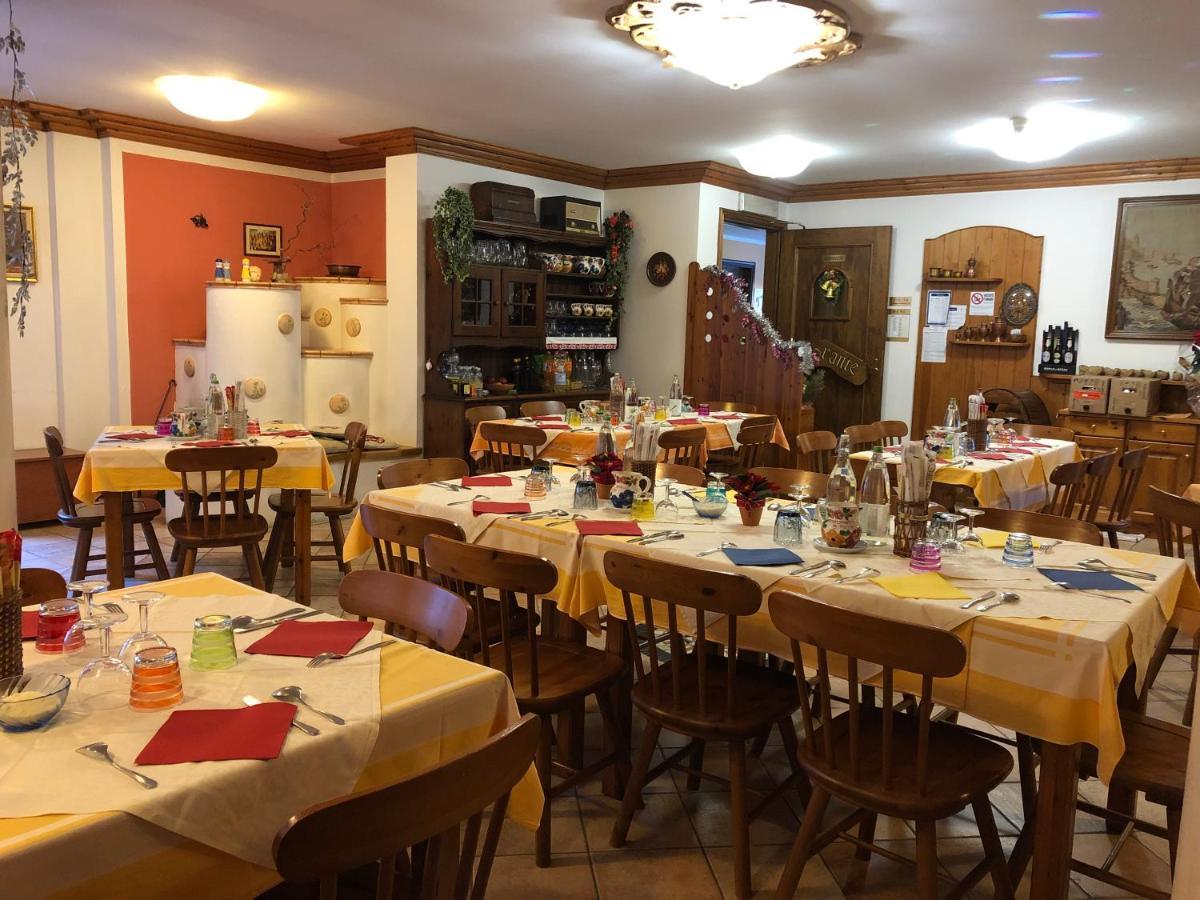 Hotel Genzianella Presenaio Bagian luar foto
