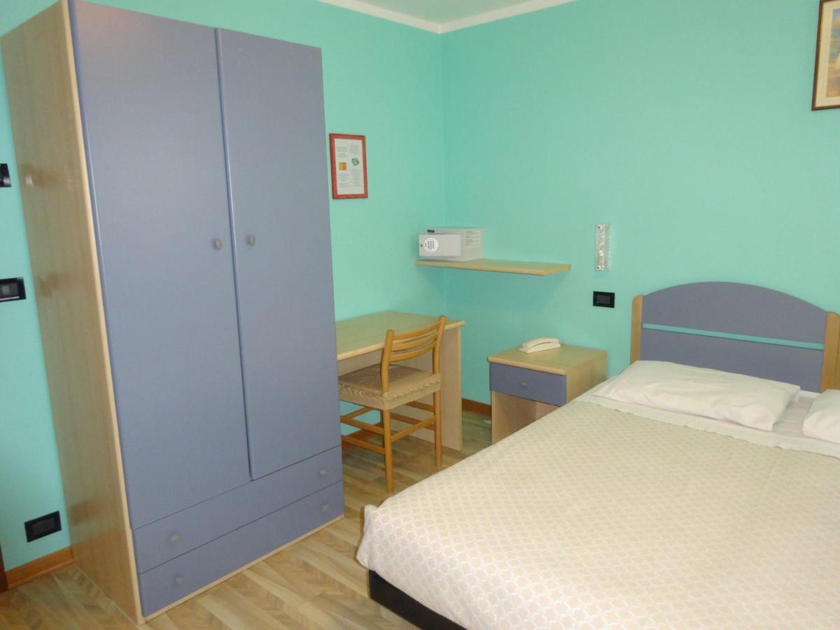 Hotel Genzianella Presenaio Bagian luar foto