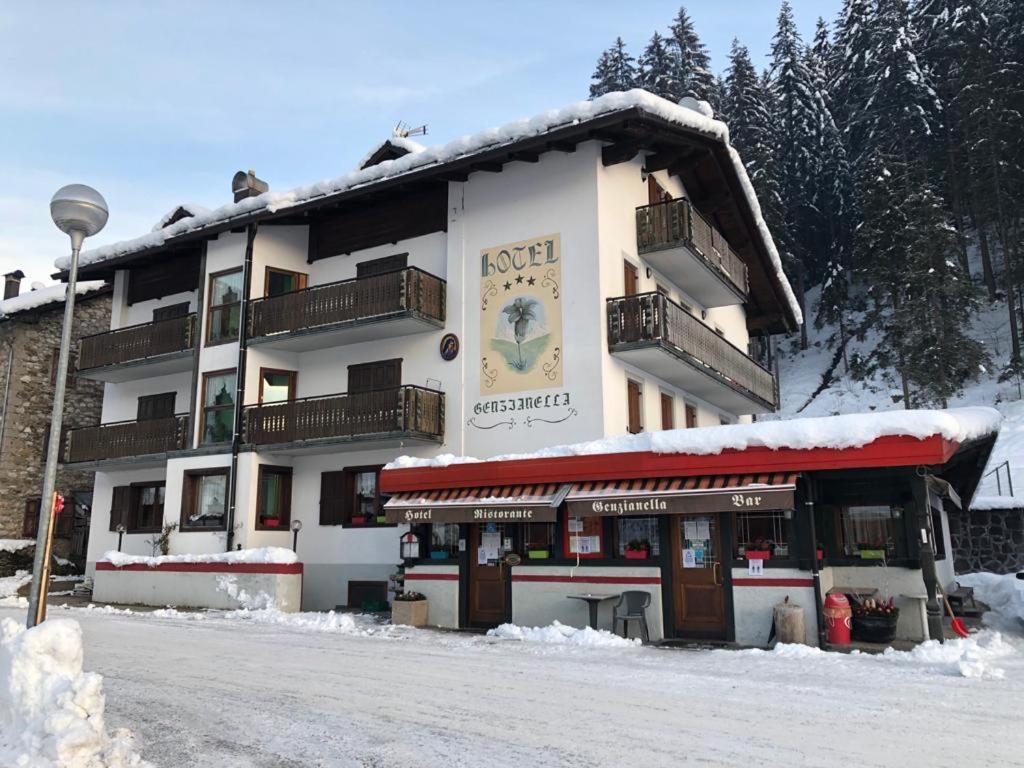 Hotel Genzianella Presenaio Bagian luar foto
