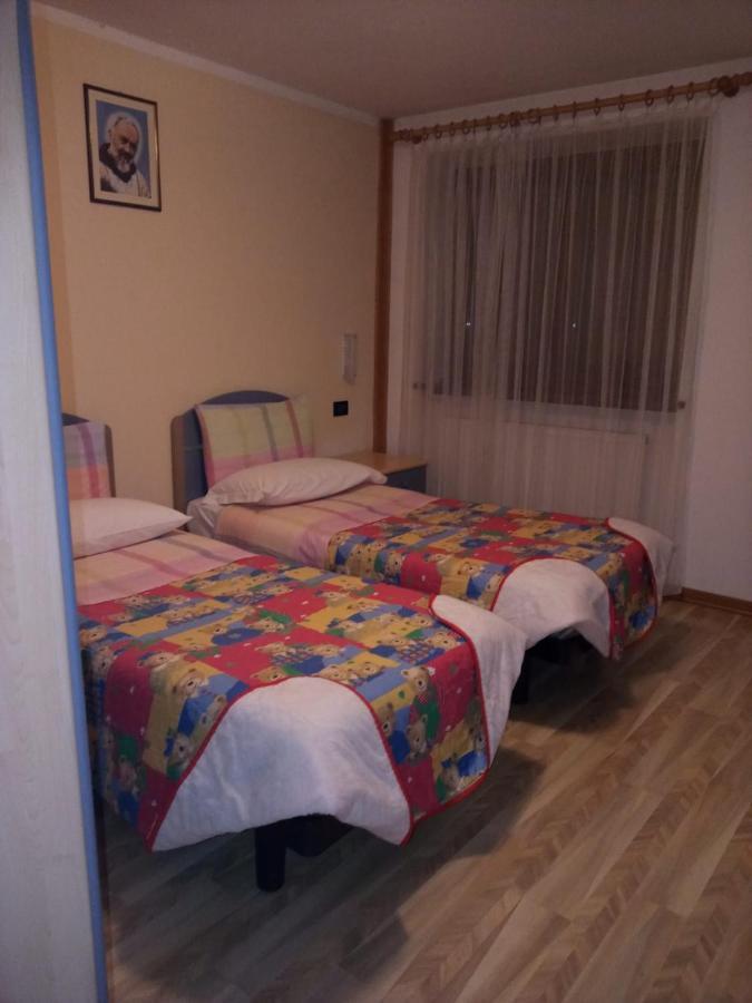 Hotel Genzianella Presenaio Bagian luar foto