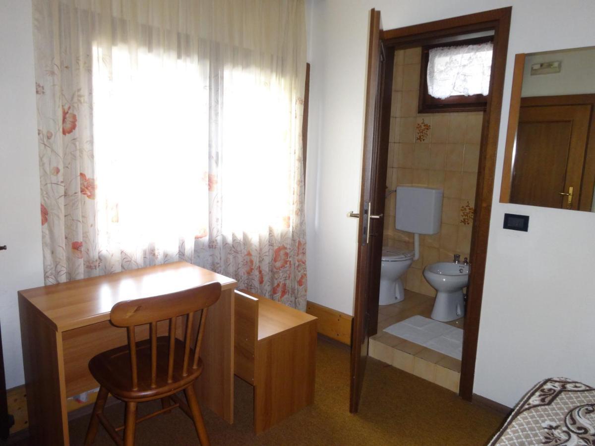 Hotel Genzianella Presenaio Bagian luar foto